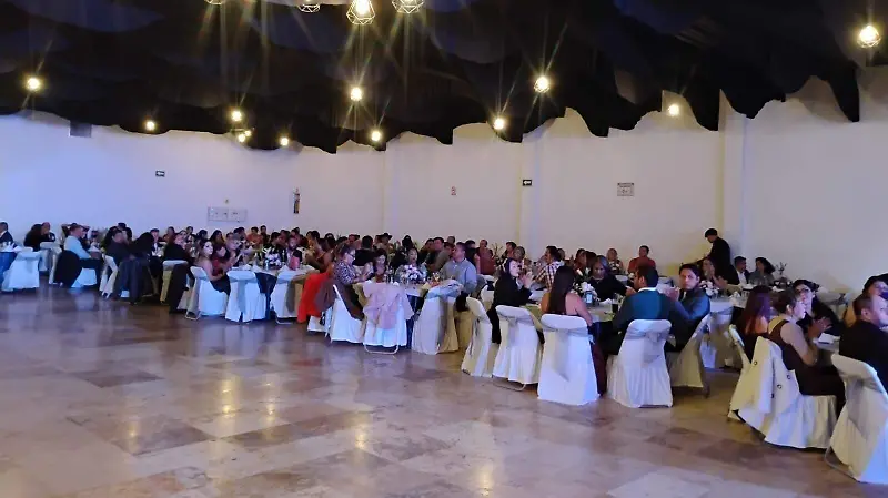 Ante la presencia de decenas de personas se llevó a cabo esta cena baile.